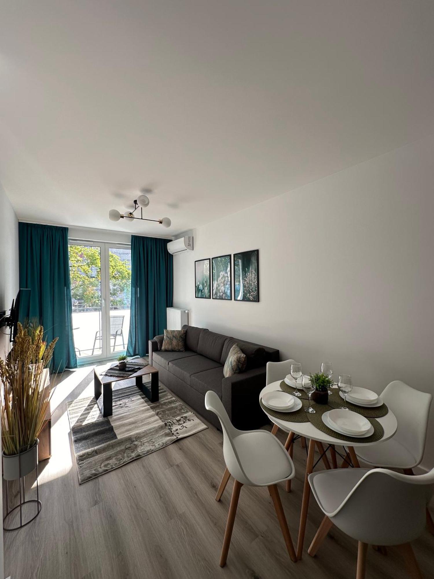 Skytravel 26 Apartament Pileckiego Nowy Dwor Mazowiecki Airport Modlin 24H Екстер'єр фото